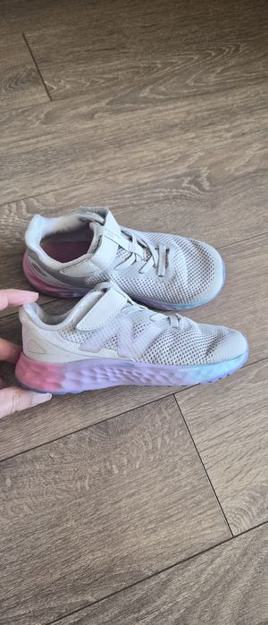 Converse 25 , New Balance 27.5, Mini Melissa 25/26