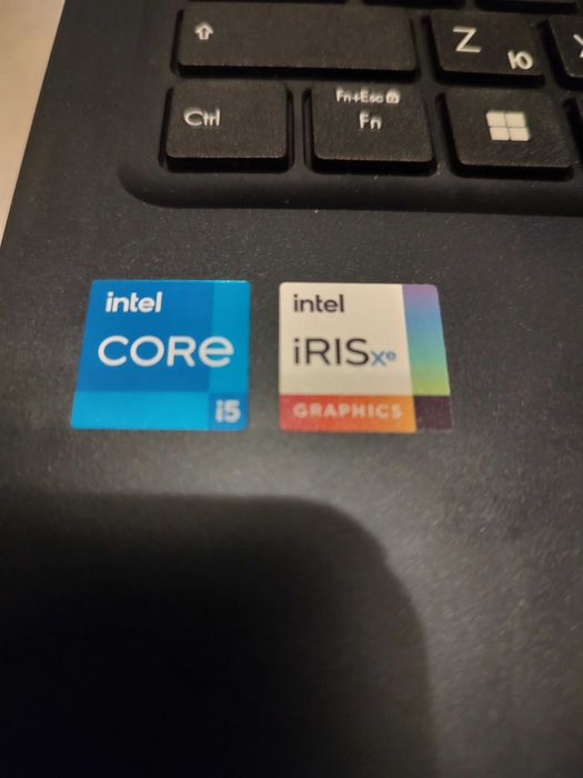 Asus Vivobook 15.6 Десетядрен 13 Gen Чисто Нов