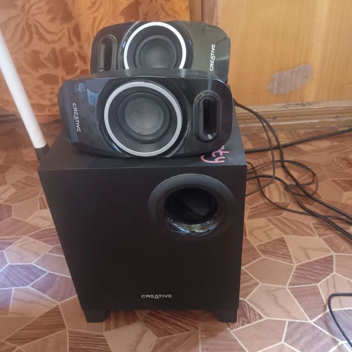 Это акустическая система Creative A250 2.1 с сабвуфером и двумя сателл