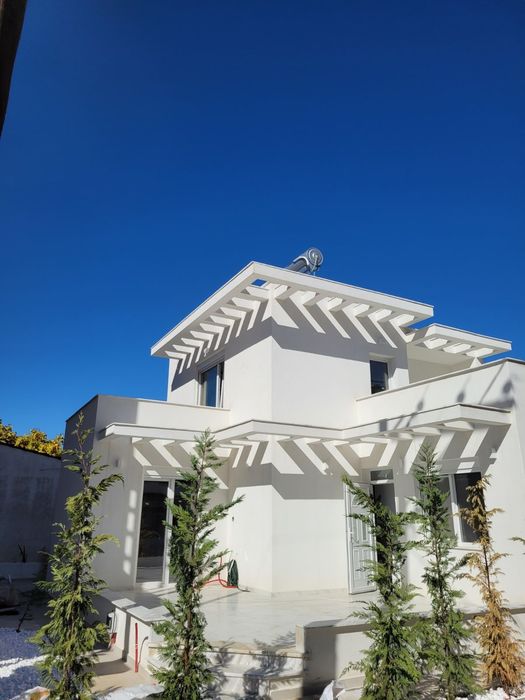 ПРОДАВА Прекрасен имот, самостоятелна къща в Паралия Офринио, Кавала