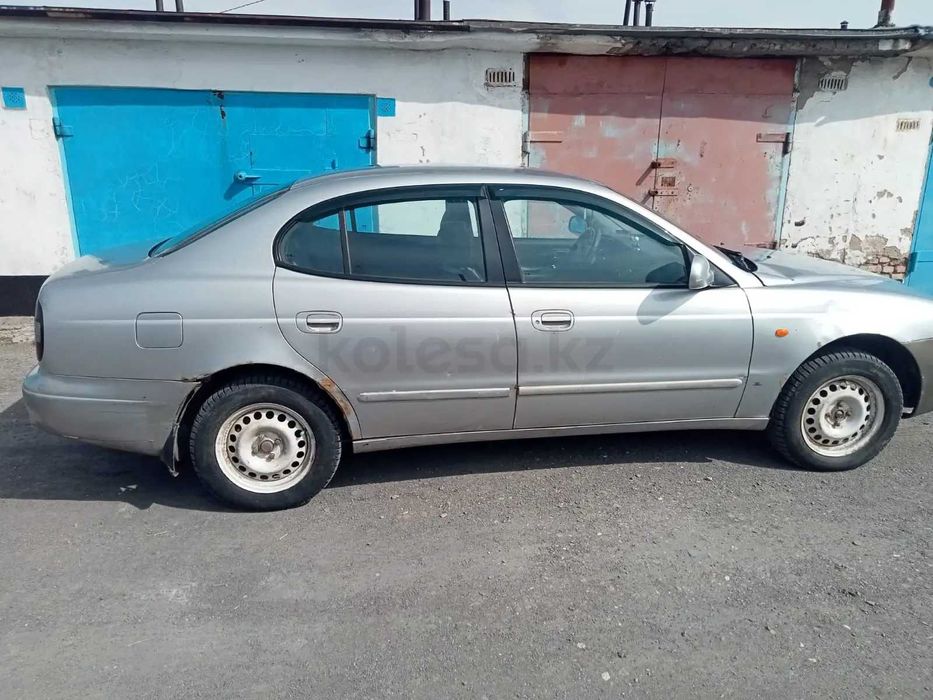 Автомобиль деу леганза.