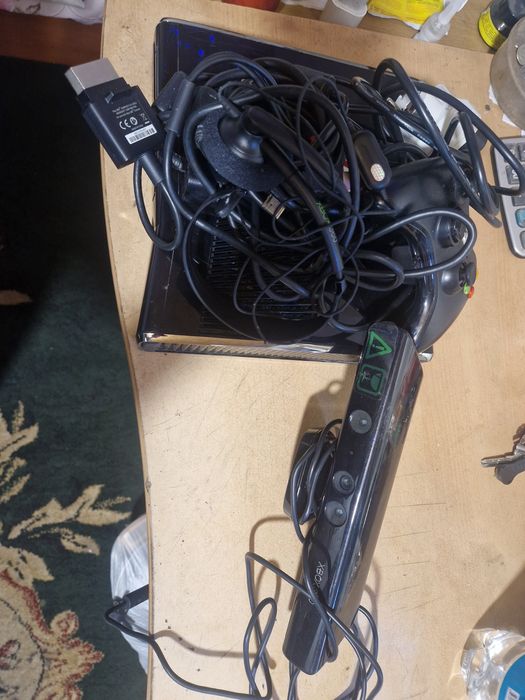 Продам ixbox не включается не знаю причину