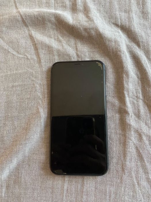 Apple iPhone 11.