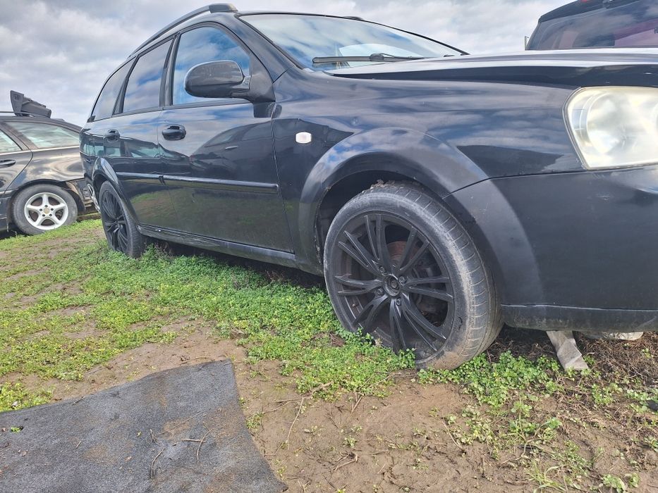 Dezmembrez chevrolet lacetti