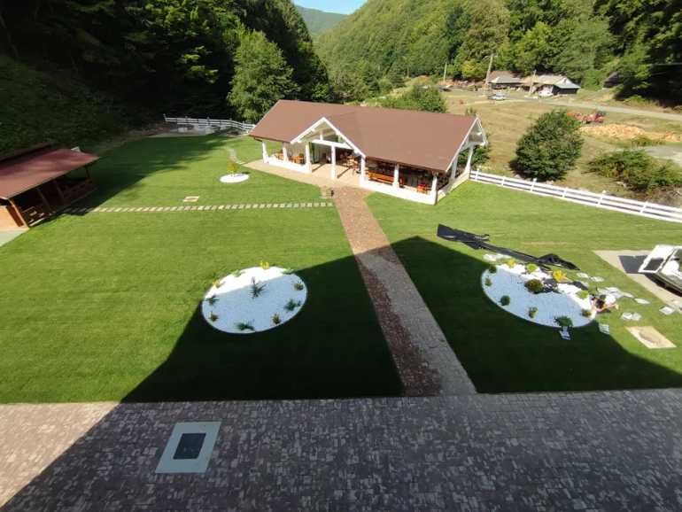 Amenajări Curți cu Gazon Rulou – Livrare Rapidă și Montaj