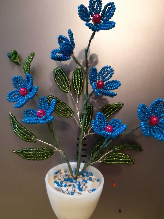 Цветы из бисера на подарок