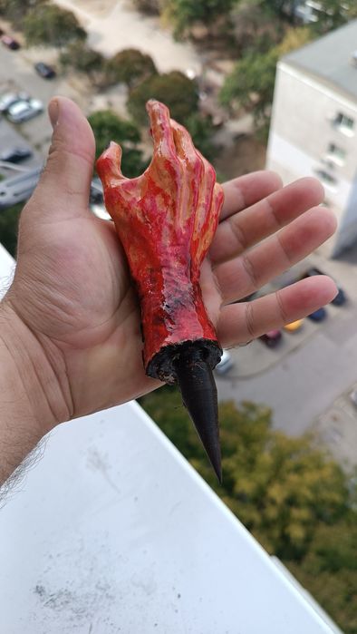 Хелоуин зомби ръка