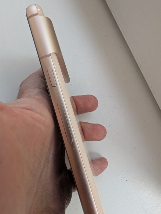 Google Pixel 8 roze sau gri