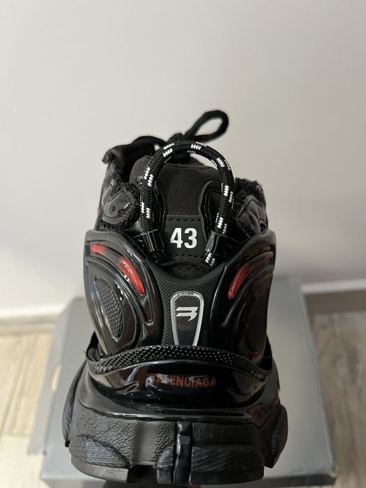 Balenciaga Runner Noi Marime 43 Black Red