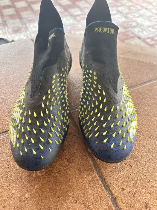 Продам бутсы Адидас