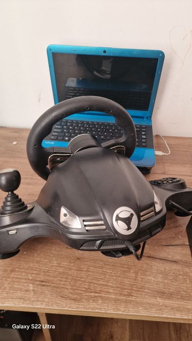 Volan gaming Drive Pro Sport pentru Ps4/Xbox One/Ps3/PC + pedale
-Roti