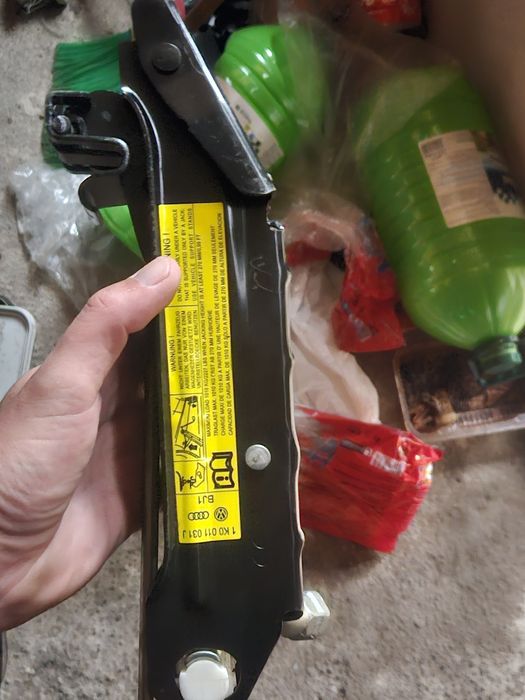 Kрик с ключ за Vw Audi в перфектно състояние