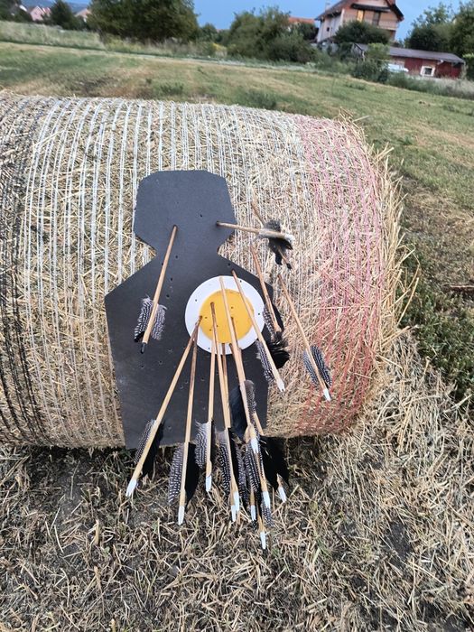 Săgeți din lemn pentru tir cu arcul, produse manual