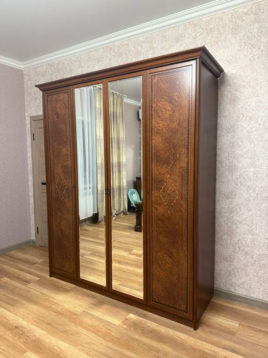 Продам спальный гарнитур.