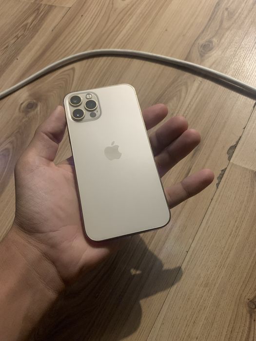 vand iPhone 12 pro impecabil