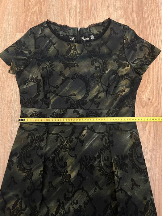 Дамска рокля с къс ръкав