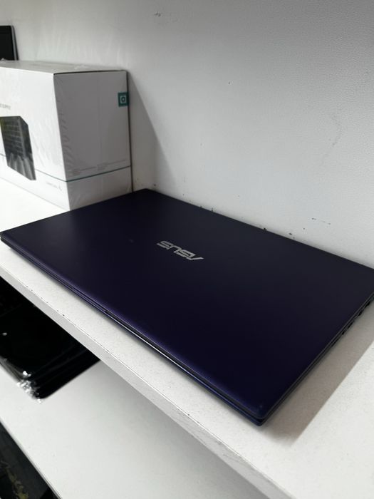 Asus Vivobook.