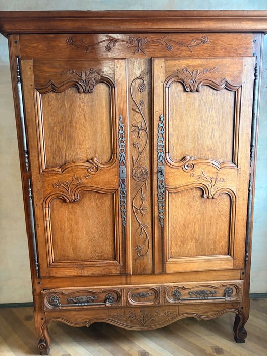 Старинен дъбов гардероб