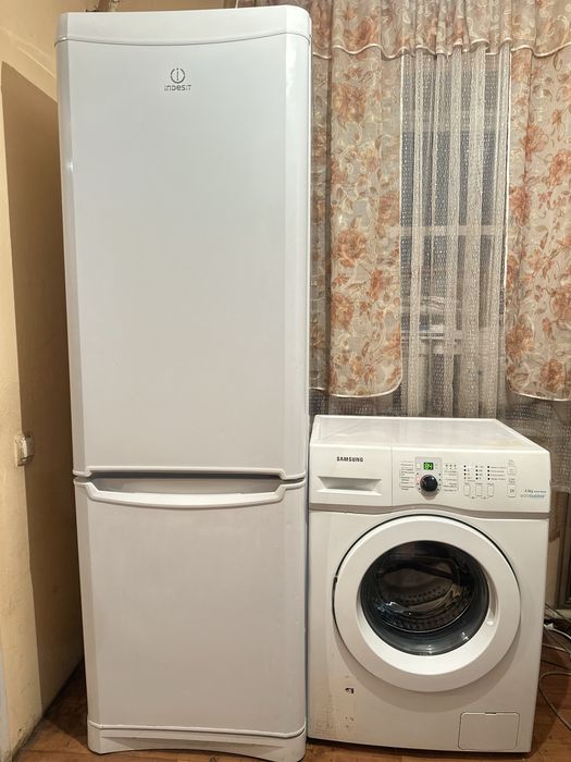 Продам холодилник Indesit