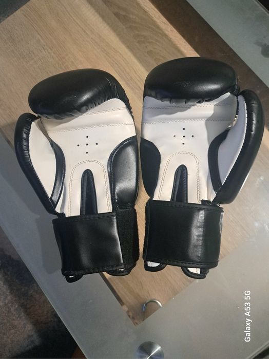 Боксови ръкавици