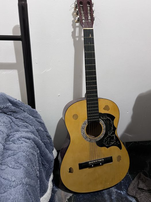 Акустическая гитара