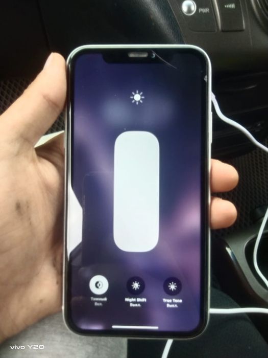 Айфон хр белый..