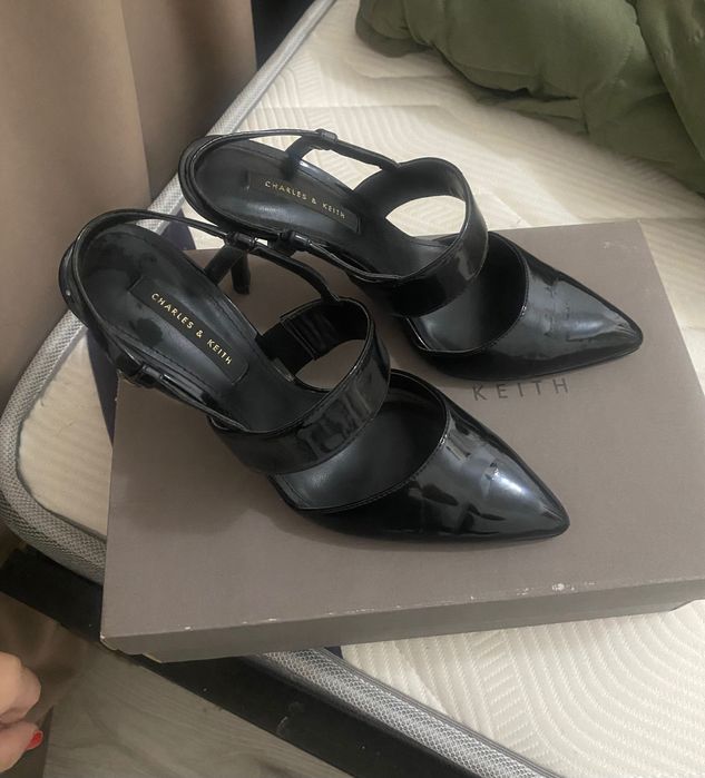 Туфли Charles&Keith черные на шпильках