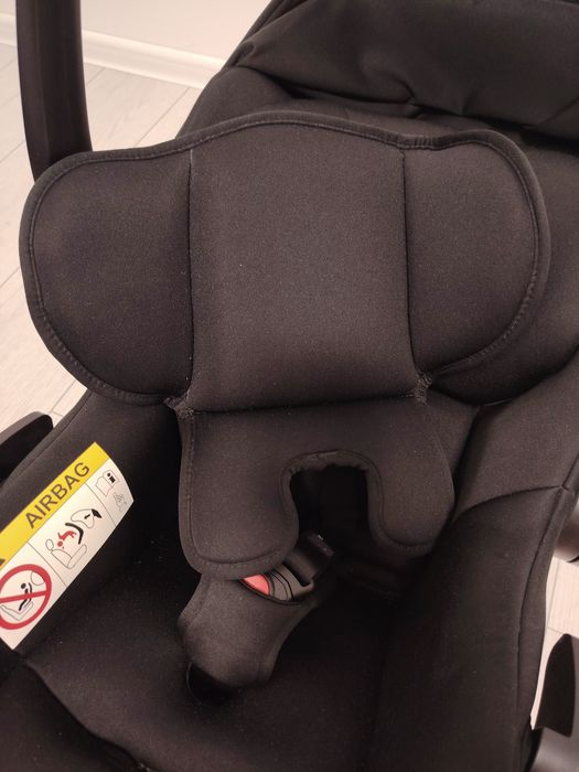 Scoică auto bebe Britax Römer i-Size, stare foarte bună