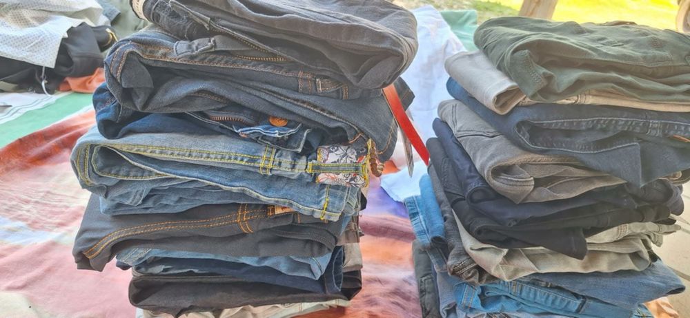 Vand haine noi outlet 800 bucati