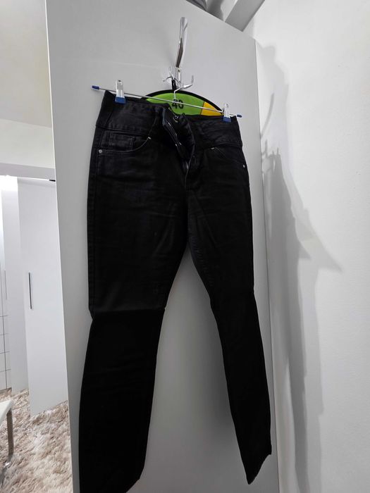 Blugi negri skinny 38