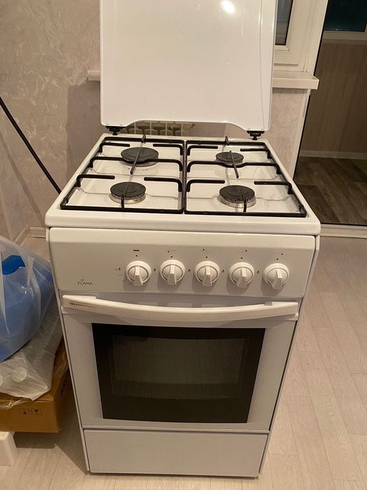 Продам газовую плиту Flama