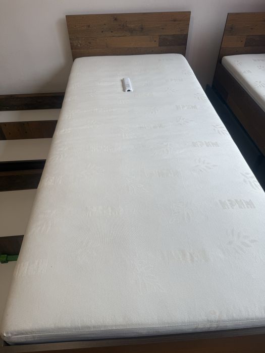 Две единични легла