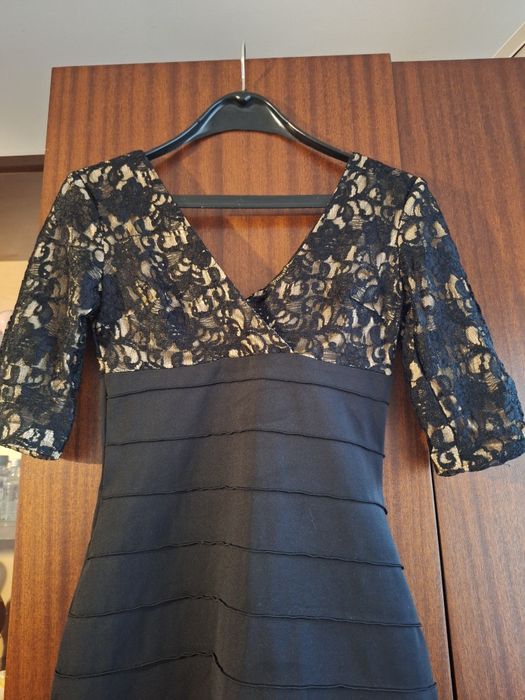 Вечерна рокля с златисти еленти