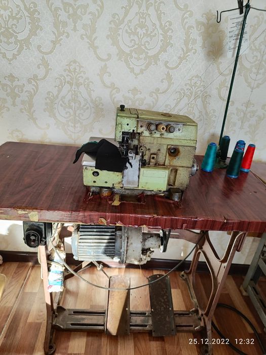 Продам оверлок б/у