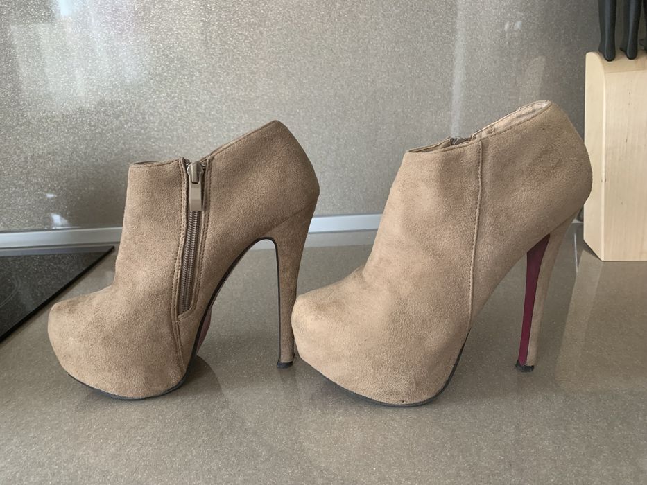 Дамски обувки 2 броя и дамски боти 2 броя