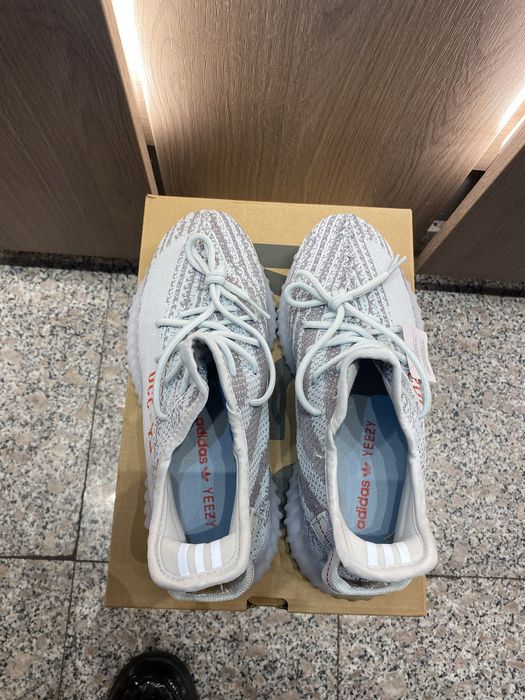 Yeezy boost 350v2 Blue tint