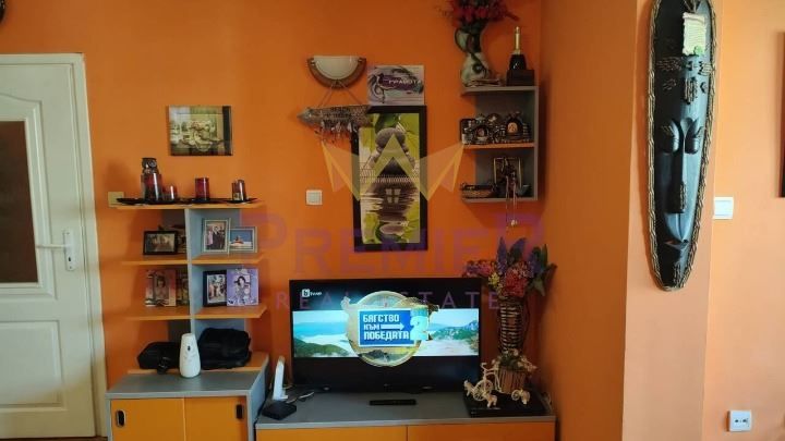 Дава се под наем Тристаен апартамент в Варна, Автогара - 65 кв.м за 484.5 € - Снимка #2