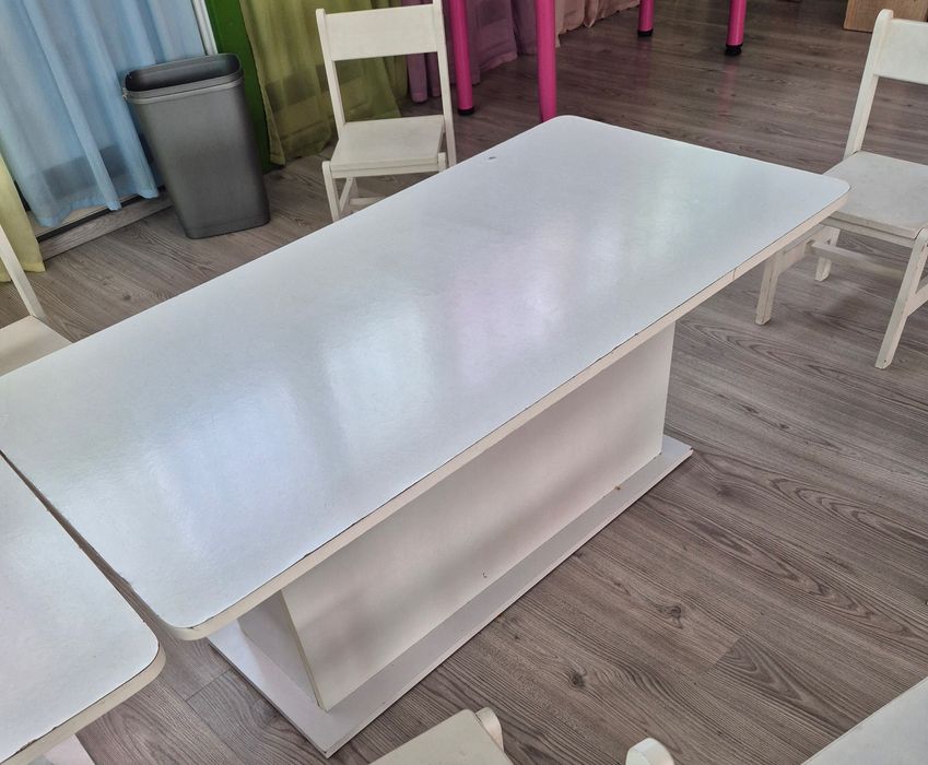 Mese si scaune din lemn pentru copii