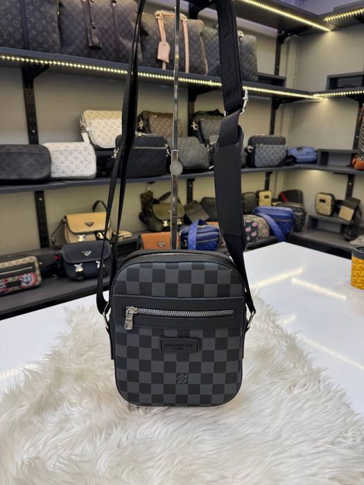 Louis Vuitton / NEW MODEL .
