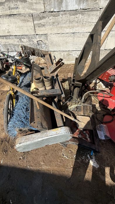 Продам щетку отвал на мтз