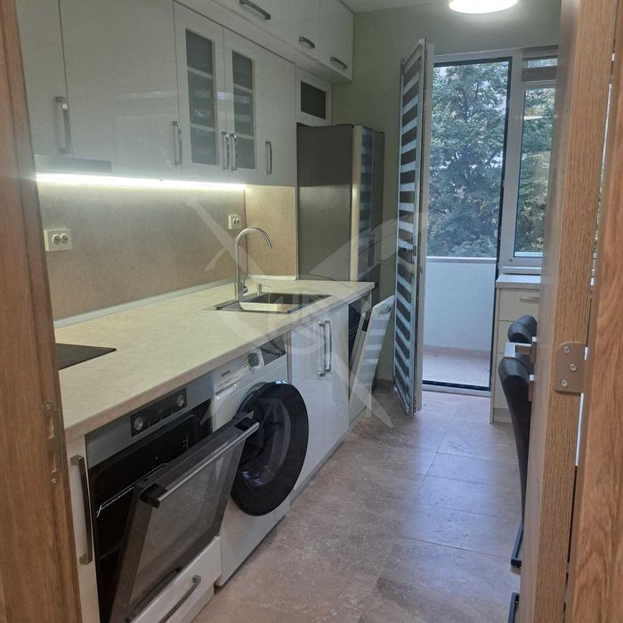 Дава се под наем Тристаен апартамент в Пловдив, Център - 82 кв.м за 698.19 € - Снимка #2