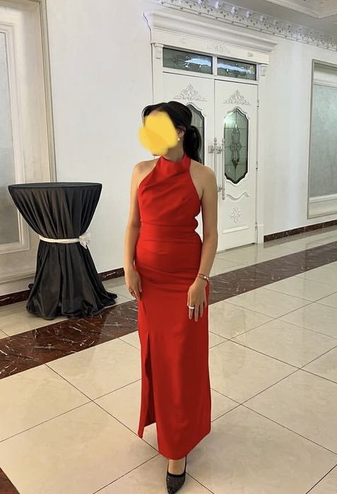 Красное платье