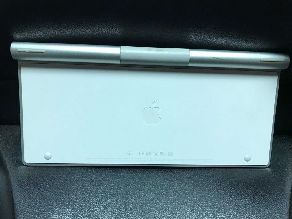 Комплект оригинални безжични клавиатури и мишки на Apple