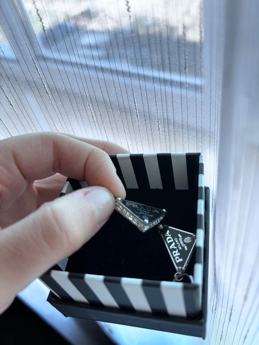 Cercei Prada argintii cu cristale