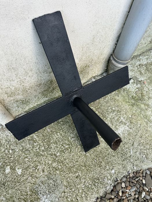 Suport Brad de Crăciun din Fier Masiv – Mare, Stabil, Realizat Manual