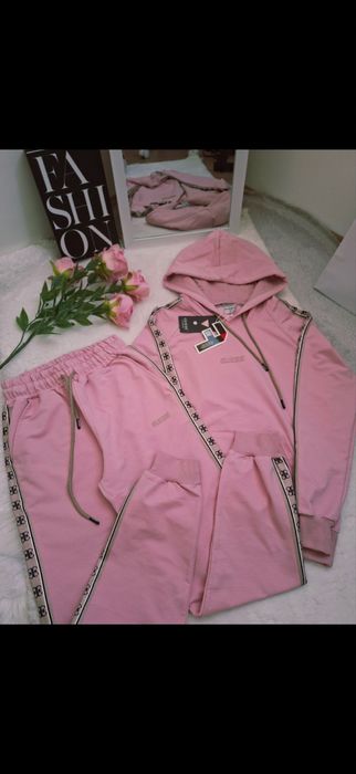 Дамски розов екип