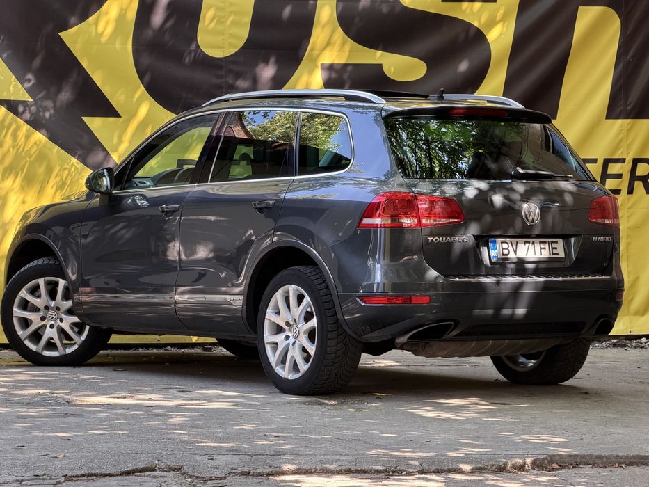 VW Touareg 3.0 Hybrid | Suspensie Pneumatică | Dynaudio | Keyless | 11.490 €