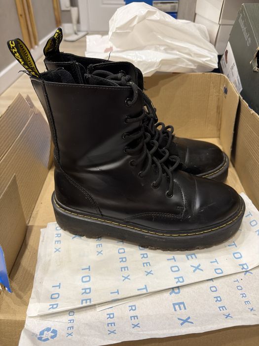 Ботинки на замке в хорошем состоянии