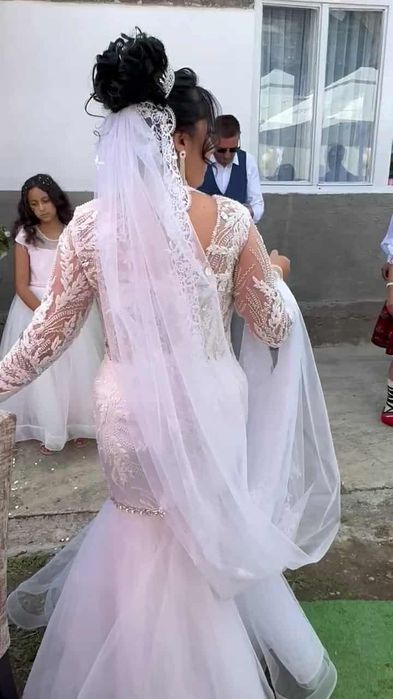 Rochie de mireasa tip sirena