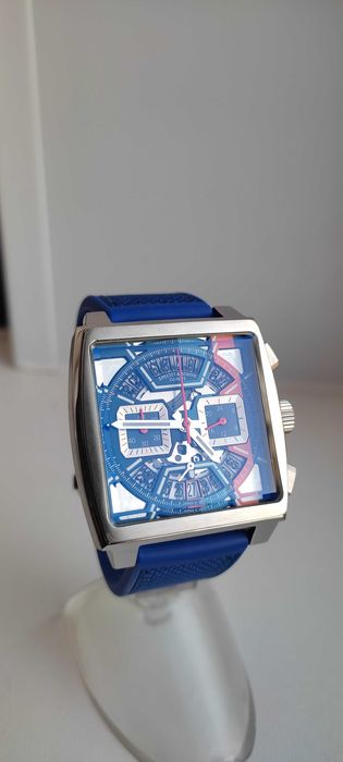 Продам часы новые.